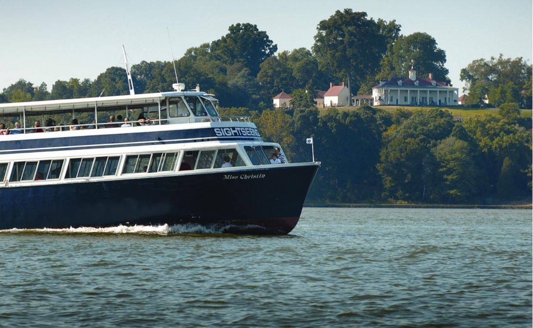 Tour boat on the Potomac River