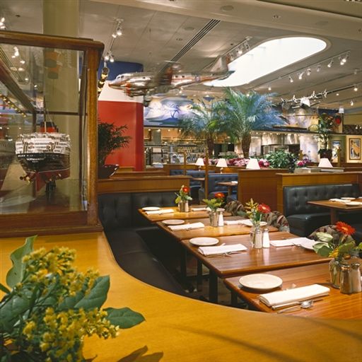 Clyde's Chevy Chase Restaurant interior