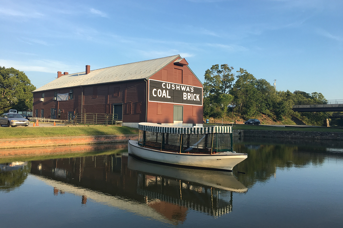 A picture of the Cushwa's Coal and Brick barn on the Cushwa's Basin