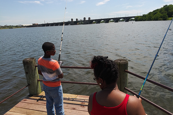 Fishing of a pier with Yieldcamp