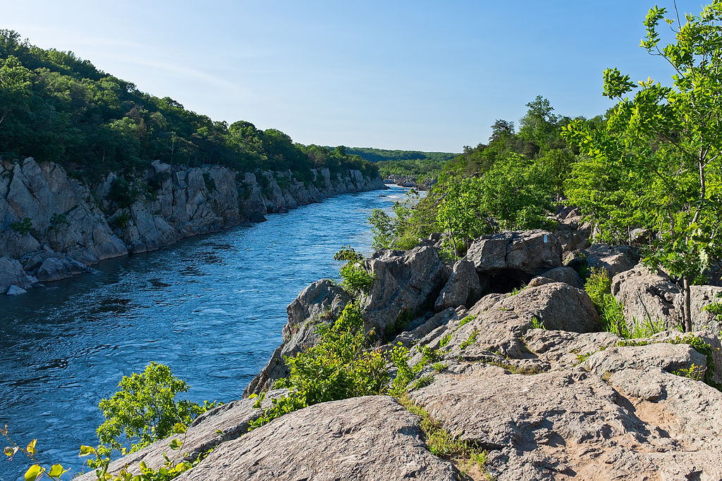 Be rewarded with beautiful views of the Great Falls of the Potomac on this trail.