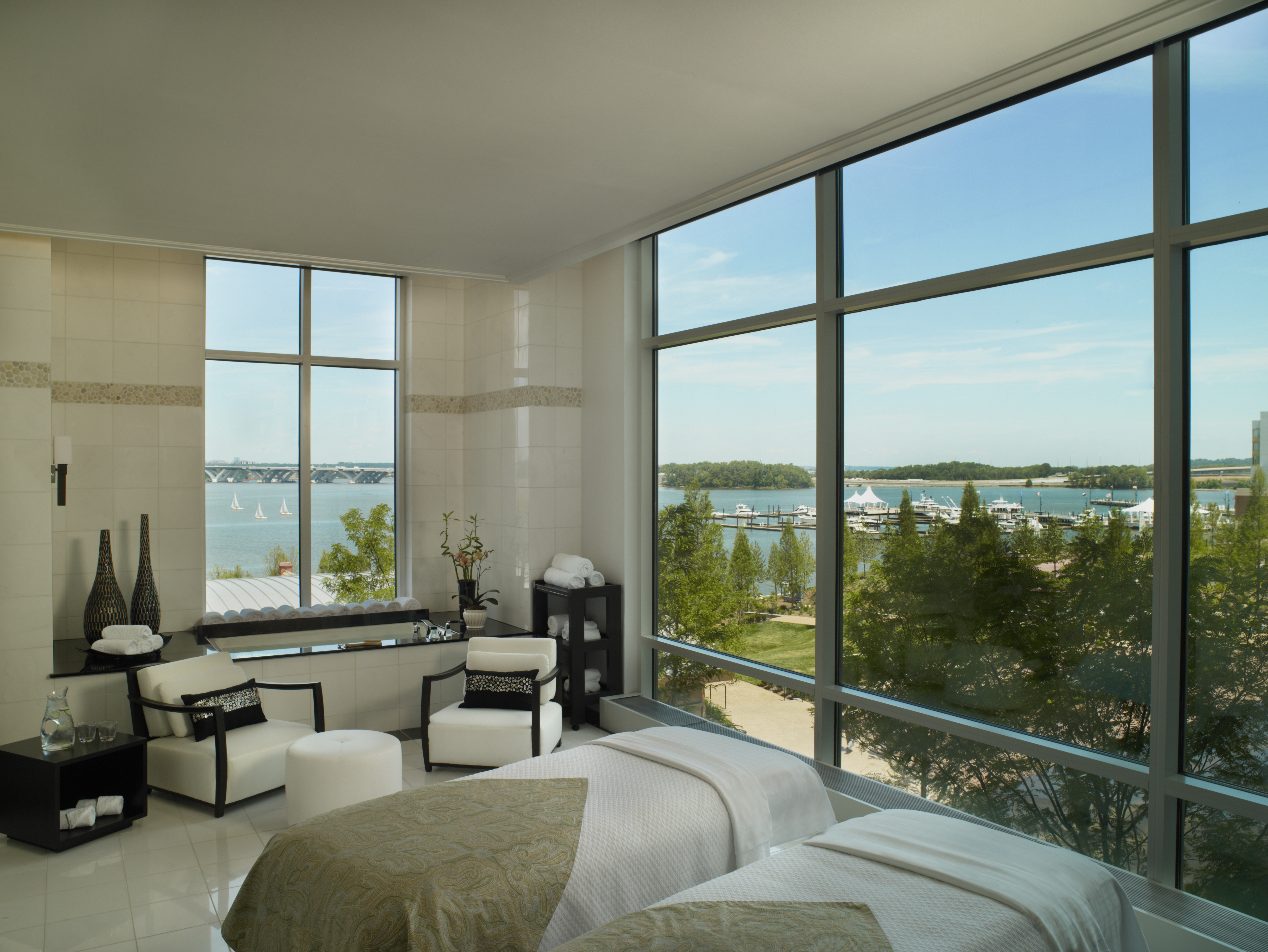 Relache Spa at Gaylord National - Room with waterfront view
