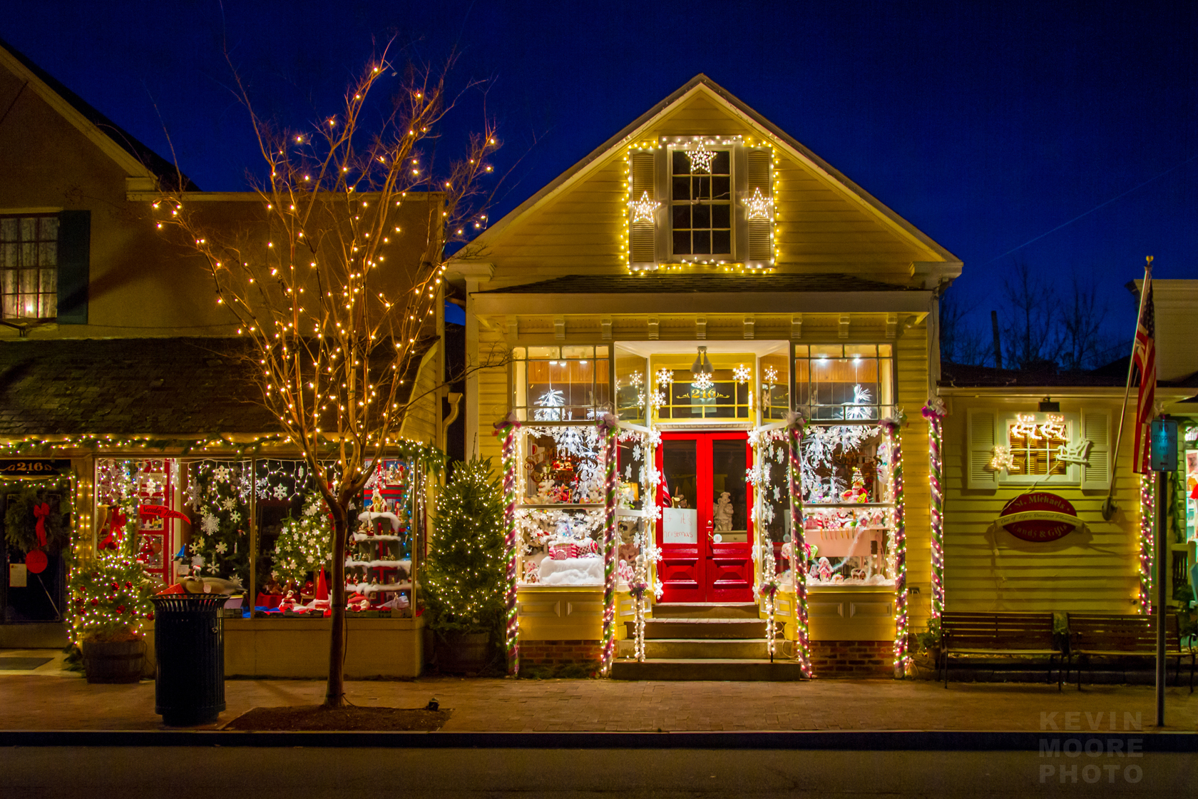 St Michaels stores decorated for the holidays