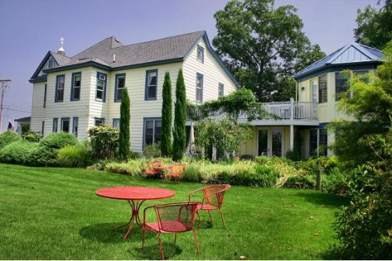 Solomons Victorian Inn Bed & Breakfast on Solomons Island