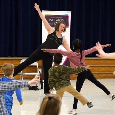 Kelly King Leads a Wheaton Family Theatre Series Event Photo