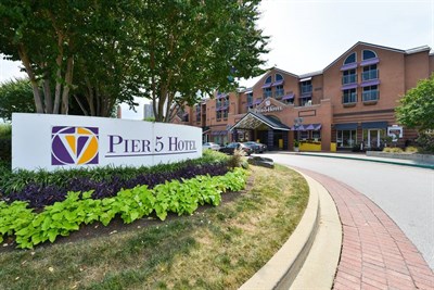 Pier 5 Hotel front view Photo