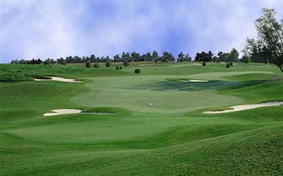 Picture of a fairway with sand traps at Worthington Manor Golf Club Photo