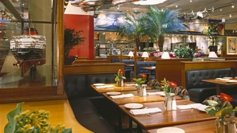 Clyde's Chevy Chase Restaurant interior