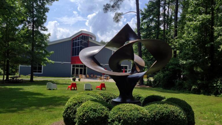 This Smithsonian affiliate showcases its art in surrounding gardens and makes for an affordable way to spend the day. 