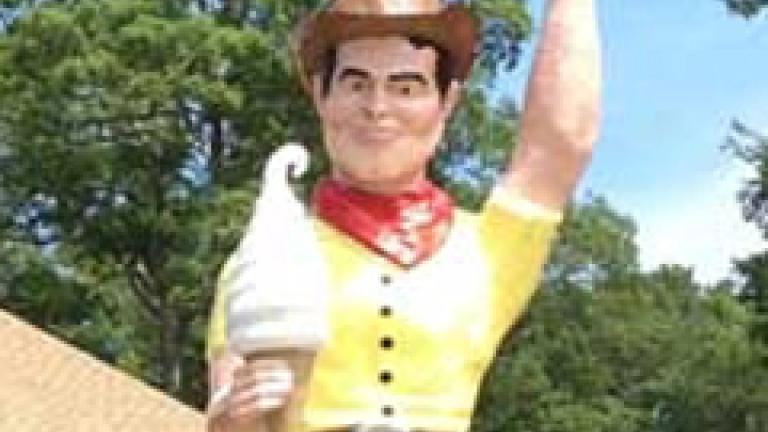 Berlin Muffler Man at Frontier Town