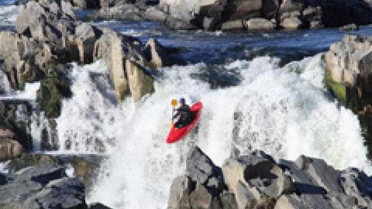 Whitewater kayaking in Great Falls Park