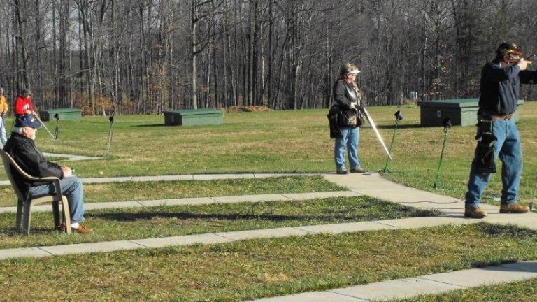 People trap shooting