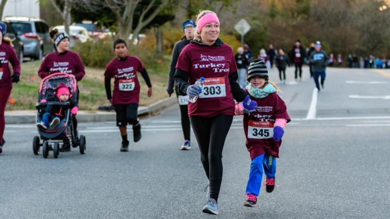 Runners enjoying the Turkey Trot for Project Echo