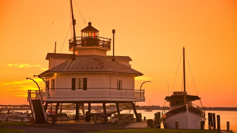 Enjoy the hands-on exhibits and overnight programs at the lighthouse at this museum.
