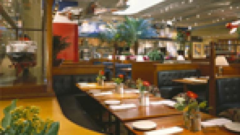 Clyde's Chevy Chase Restaurant interior