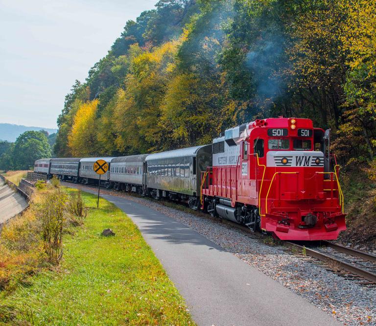 Western Maryland train moving through the mountainside