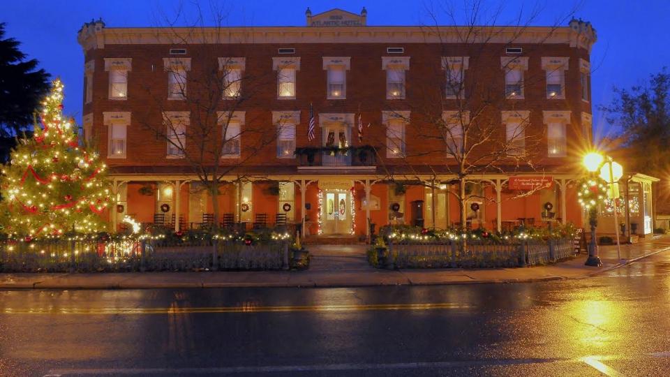 Places To Stay On The Eastern S Visit Maryland The Atlantic Hotel In Berlin