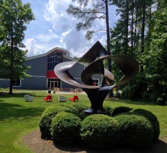 This Smithsonian affiliate showcases its art in surrounding gardens and makes for an affordable way to spend the day.