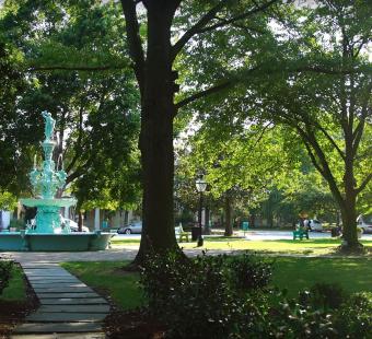 Once home to Chestertown's market house and armory, Fountain Park is now the town's welcoming center and a charming picnic spot.