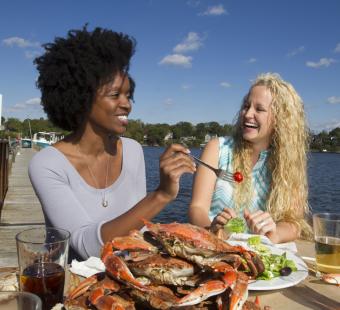 Women eating steamed crabs