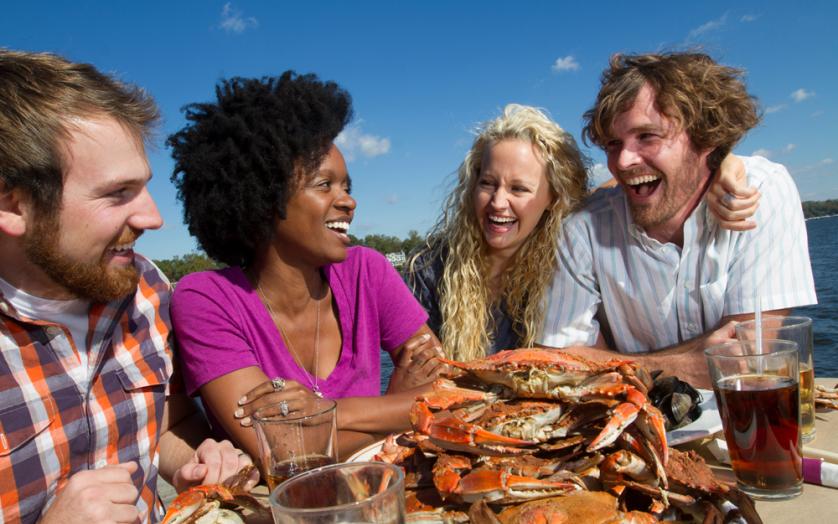couples laughing over crabs