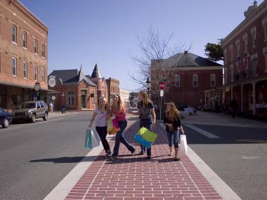 Women shoppers in downtown Berlin