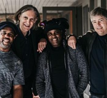 Béla Fleck and the Flecktones. Photo