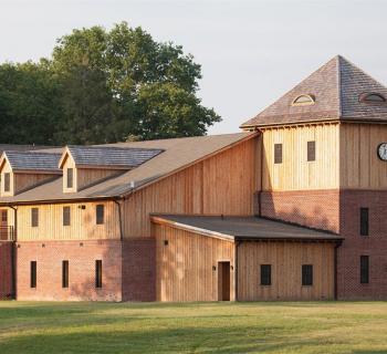 Picture of a building at the Chateau Du-De Vineyards Photo