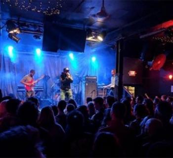 band performing Photo