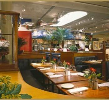 Restaurant seating Photo