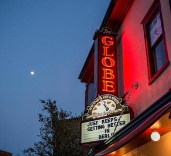 The Globe Restaurant and Bar exterior Photo