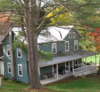 Valley Meadow Farms Farmhouse Stay or Bed & Barn Trails Getaway Photo