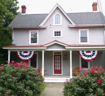 Sailors Crossing front exterior view Photo