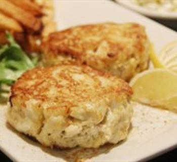 Crab cake platter Photo