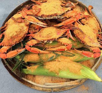 Steamed crabs and and corn on cob Photo