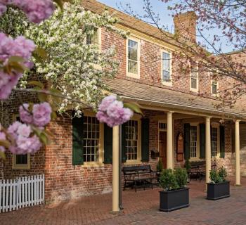 White Swan Tavern exterior view Photo