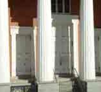 Large white building with columns Photo