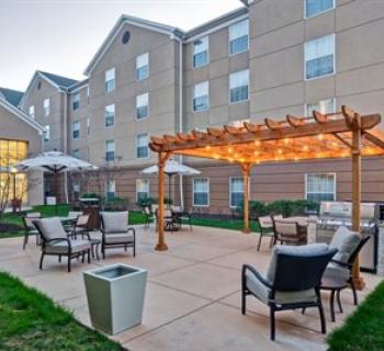 Homewood Suites by Hilton-BWI courtyard Photo