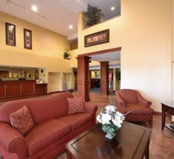 Quality Suites-Chestertown lobby Photo