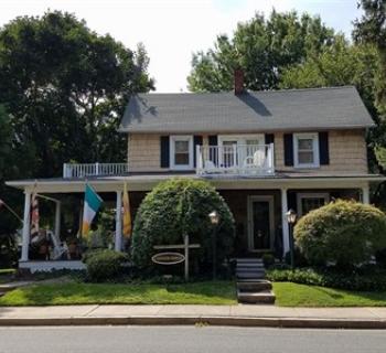 Federal Style Cottage Photo