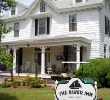 River Inn at Rolph's Wharf exterior view Photo