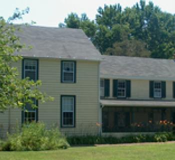 photo of old wooden house Photo