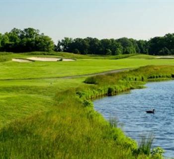 Picture of a fairway alongside the water at Queenstown Harbor Golf Links Photo