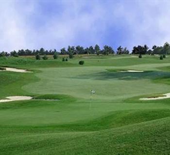 Picture of a fairway with sand traps at Worthington Manor Golf Club Photo