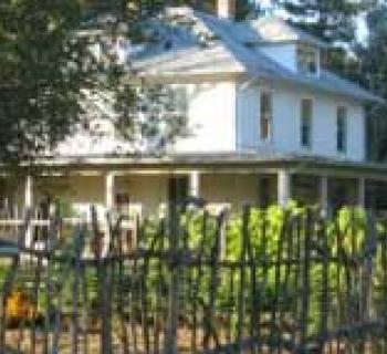 Farmhouse exterior Photo