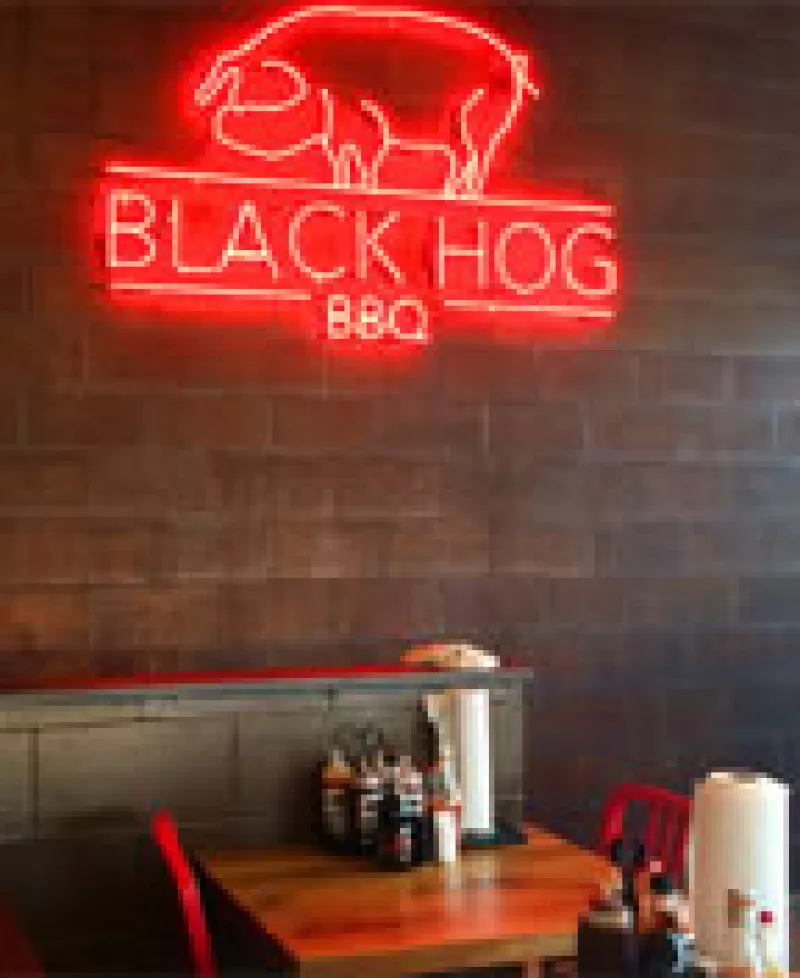Black Hog BBQ &amp; Bar-Frederick Market Square interior Photo