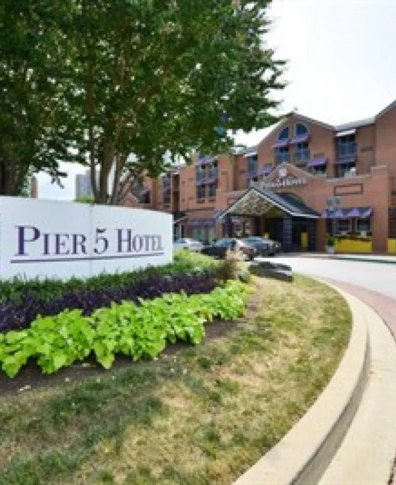 Pier 5 Hotel front view Photo