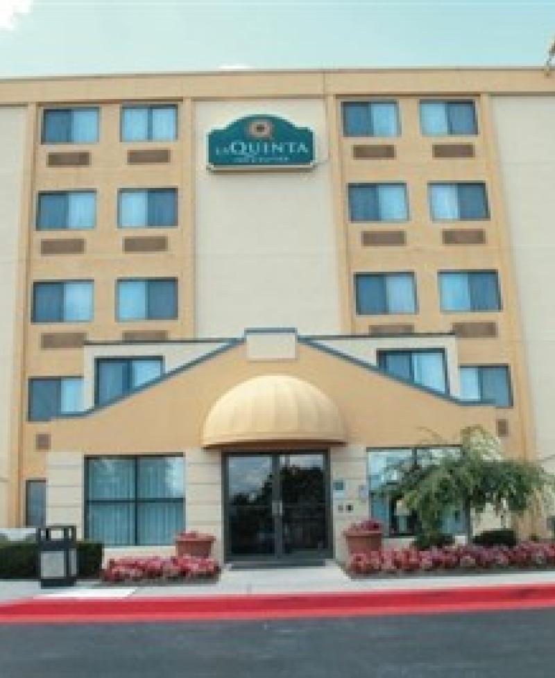 LaQuinta Inn &amp; Suites Baltimore North-White Marsh exterior view Photo