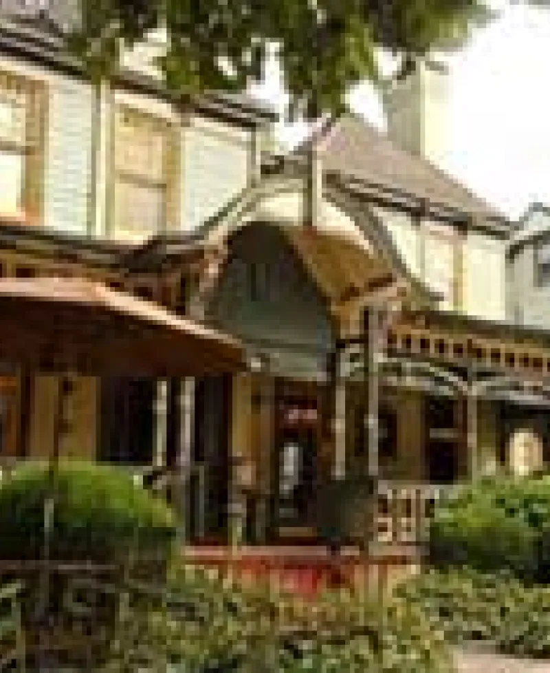Vandiver Inn exterior view Photo