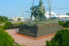 statue of men in boats